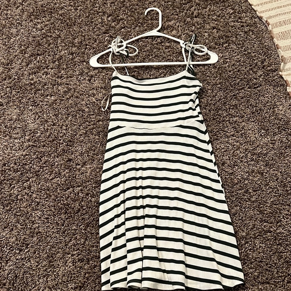 ribbed sundress. white and dark green